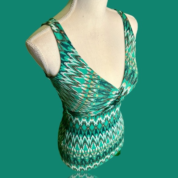 BCBGMaxAzria Green Chevron / Ikat Print Twist Front Tie-Around Sleeveless Top XS - Picture 10 of 10